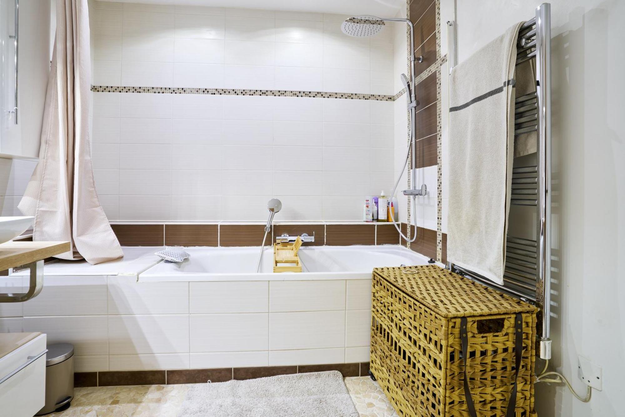 Maison De Moderne Climatisee Avec Piscine *