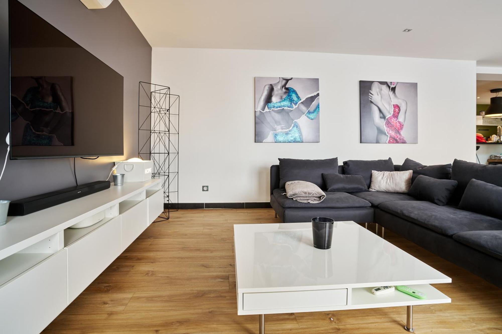 Maison De Moderne Climatisee Avec Piscine *